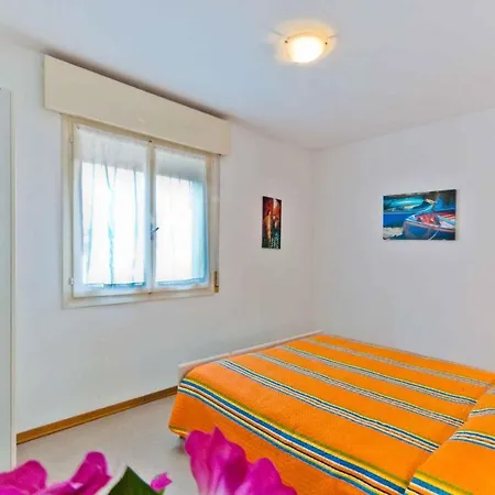 In 25584 Apartment *